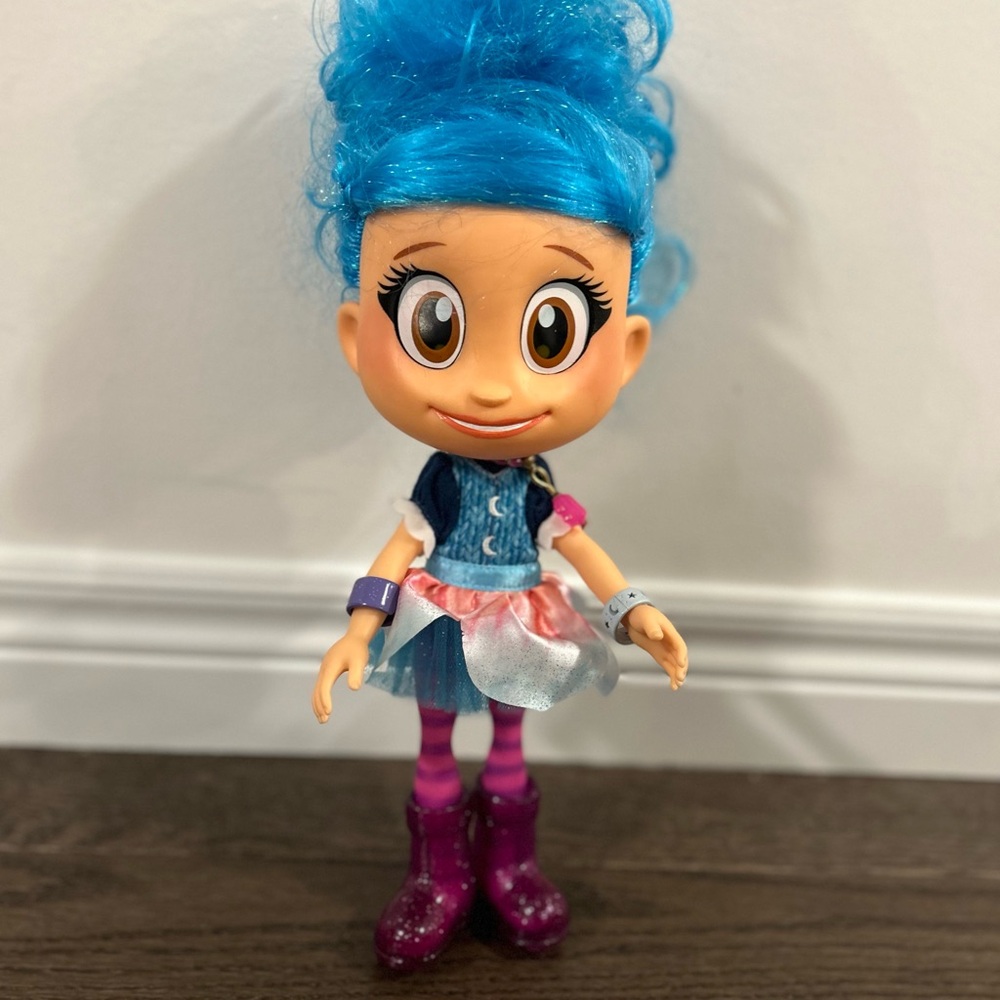Luna Petunia Talking Doll Blue Hair Happy Doll Netflix Cirque De Soleil